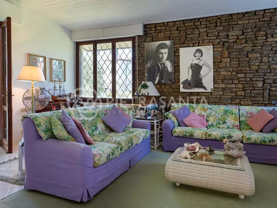 Immagine 42 di Villa in vendita  a Camaiore