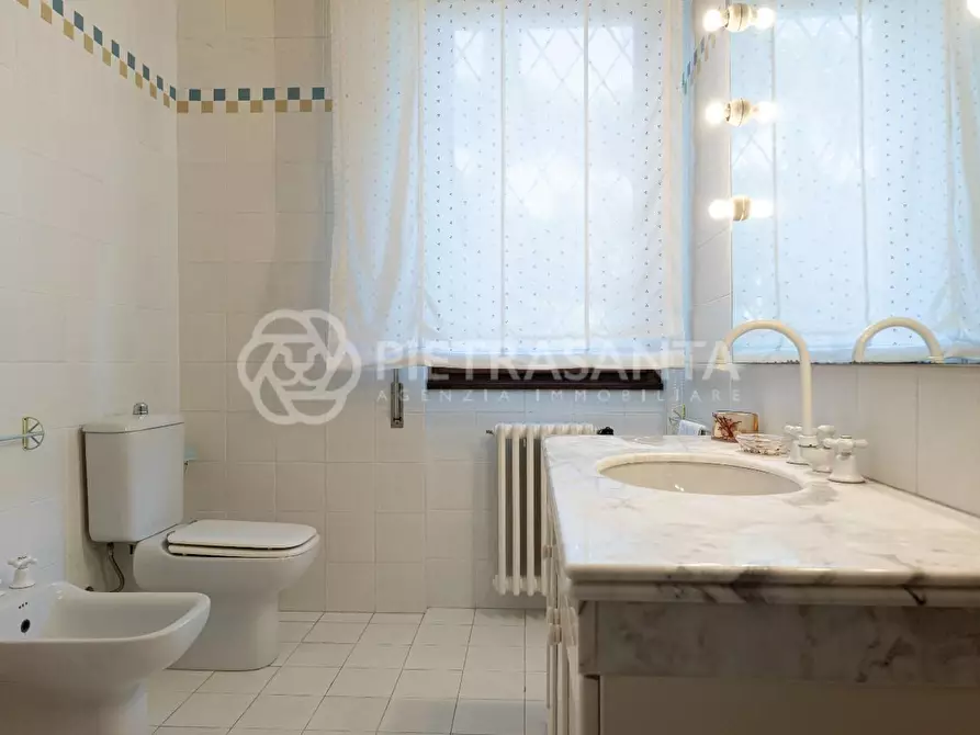Immagine 28 di Villa in vendita  a Camaiore