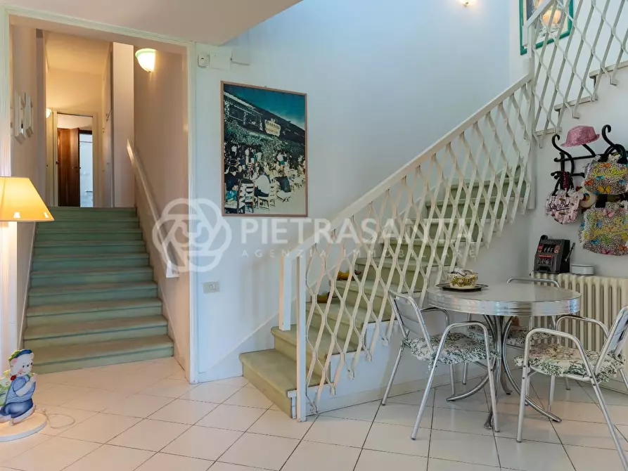 Immagine 31 di Villa in vendita  a Camaiore