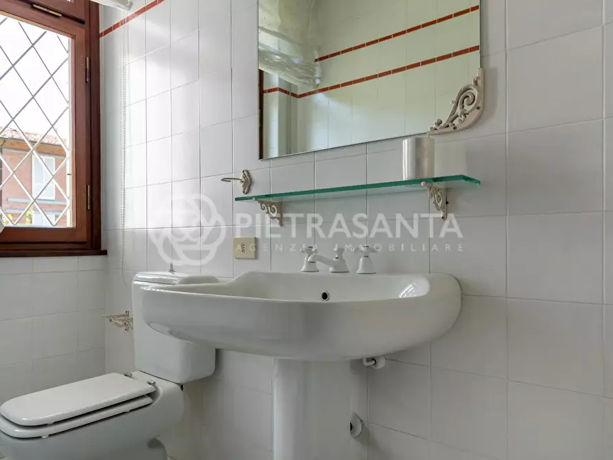 Immagine 24 di Villa in vendita  a Camaiore