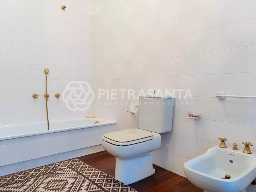 Immagine 16 di Villa in vendita  a Camaiore