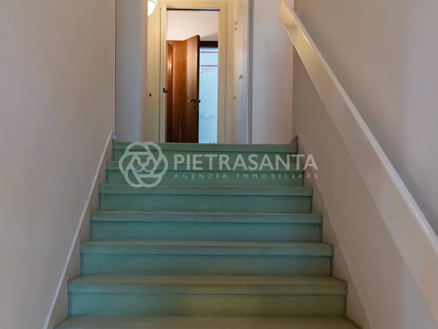 Immagine 29 di Villa in vendita  a Camaiore