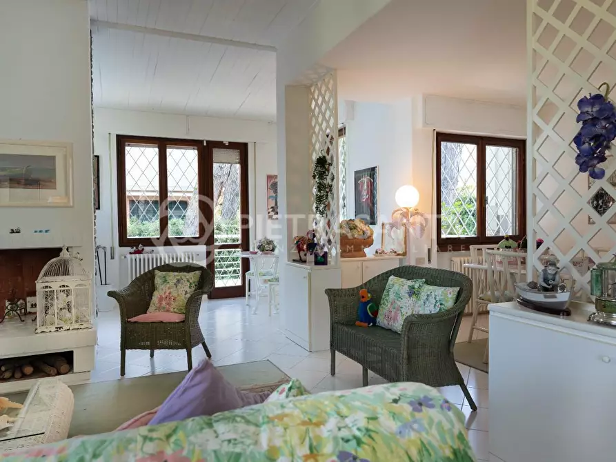 Immagine 32 di Villa in vendita  a Camaiore