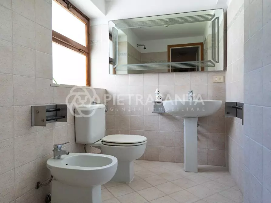Immagine 37 di Villa in vendita  a Camaiore