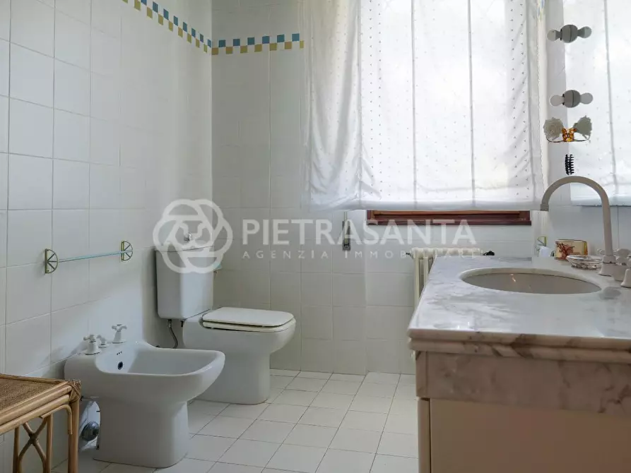 Immagine 25 di Villa in vendita  a Camaiore