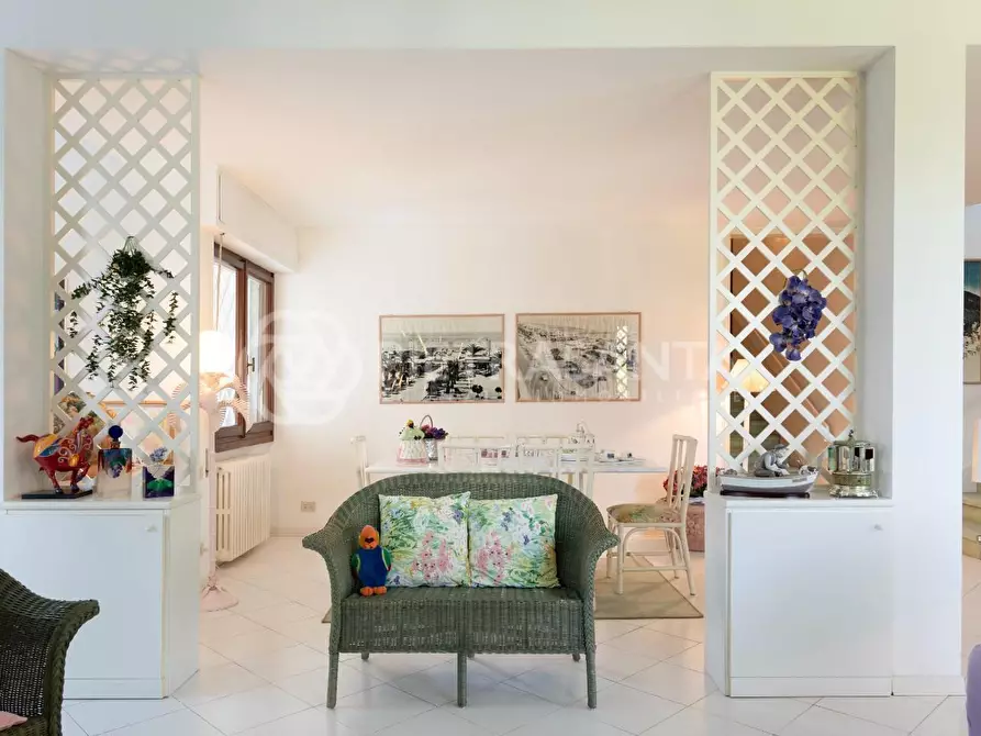 Immagine 43 di Villa in vendita  a Camaiore