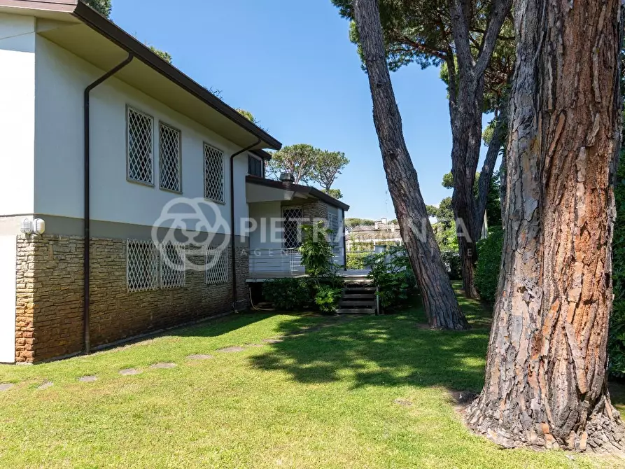 Immagine 55 di Villa in vendita  a Camaiore