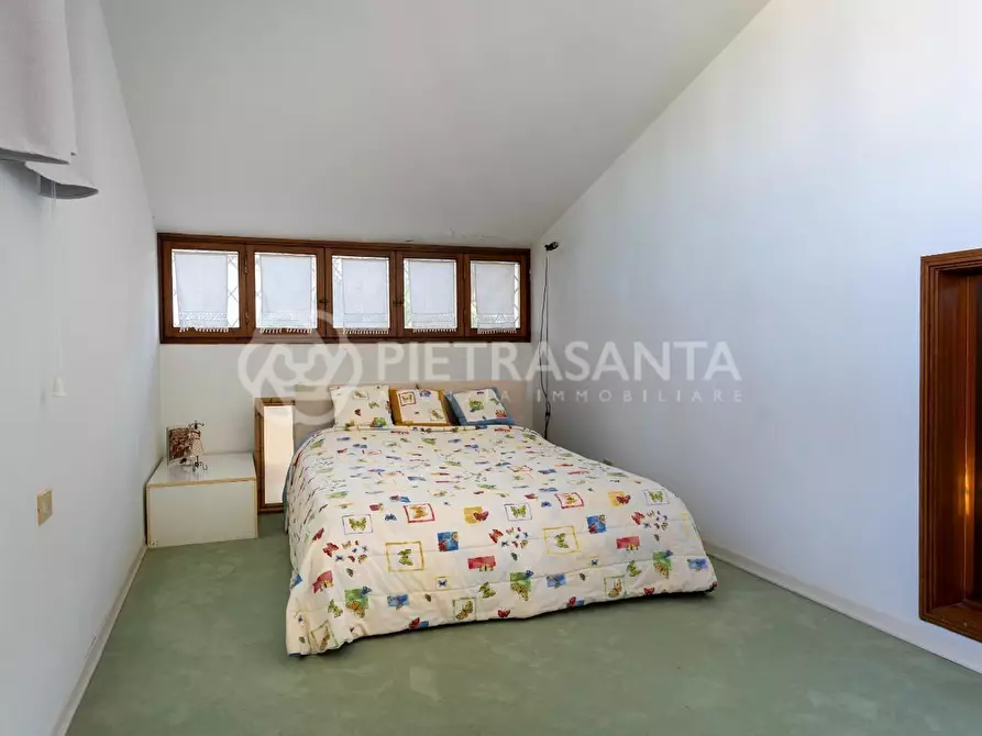 Immagine 11 di Villa in vendita  a Camaiore