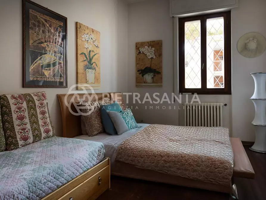 Immagine 10 di Villa in vendita  a Camaiore