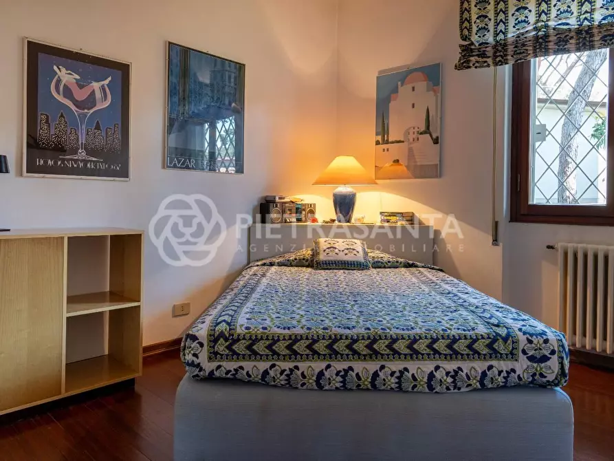Immagine 18 di Villa in vendita  a Camaiore