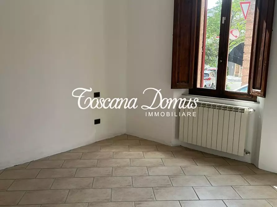 Immagine 4 di Appartamento in vendita  a Siena