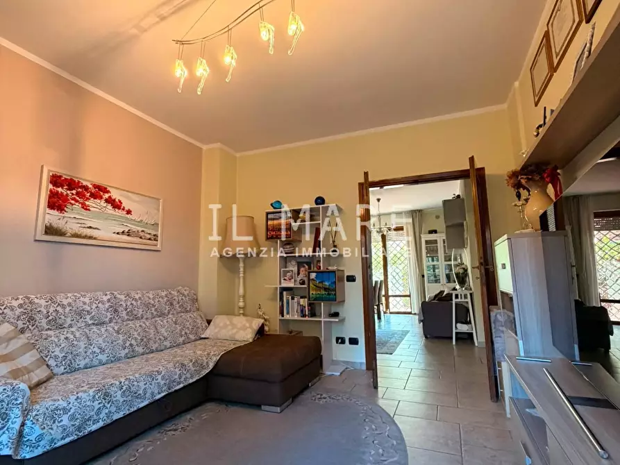 Immagine 3 di Appartamento in vendita  a Massa