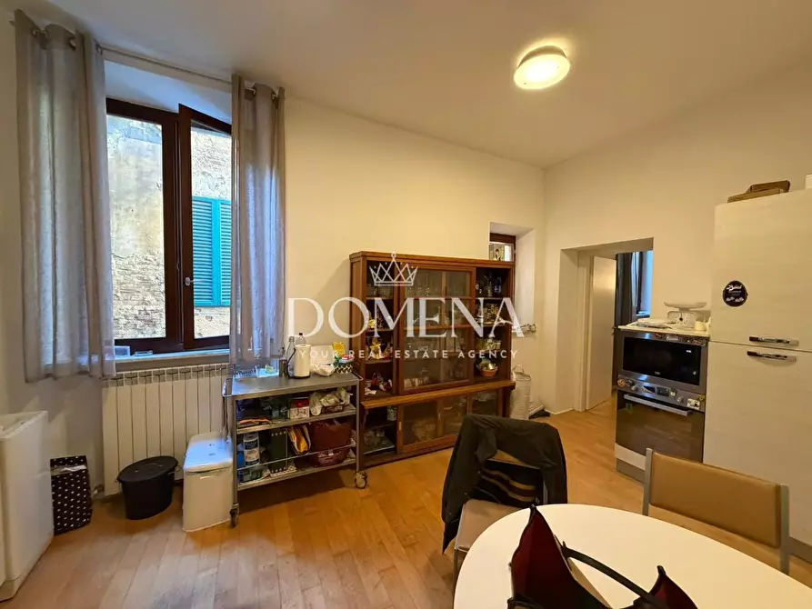 Immagine 1 di Appartamento in vendita  a Siena