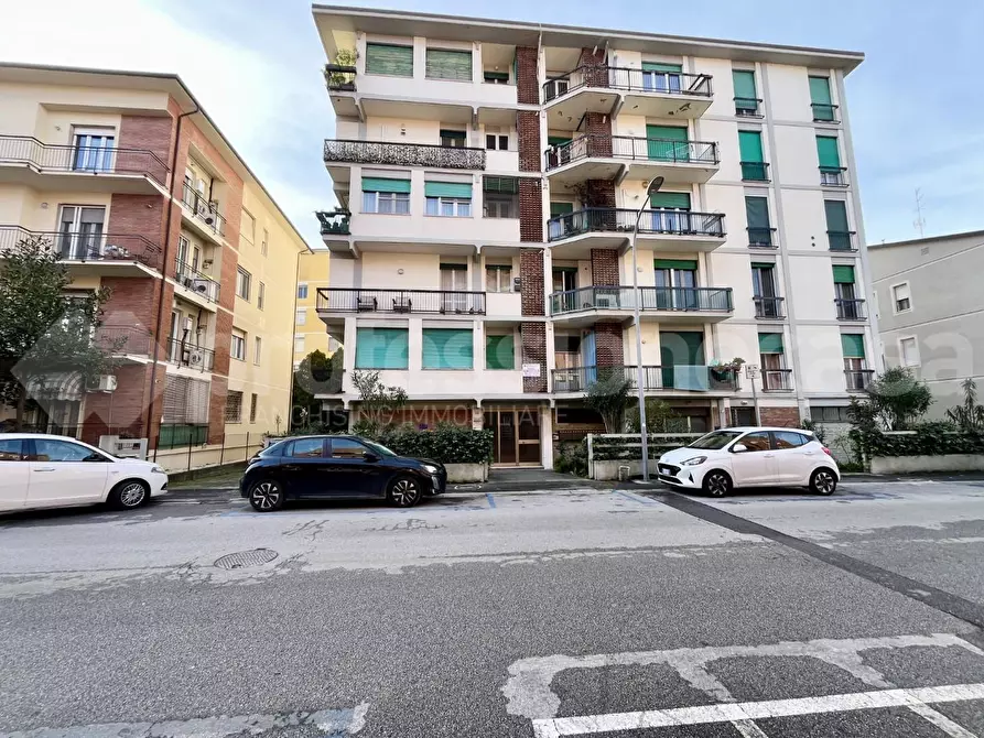 Immagine 12 di Appartamento in vendita  a Pisa