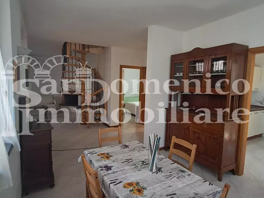 Immagine 1 di Villa in vendita  a Cascina