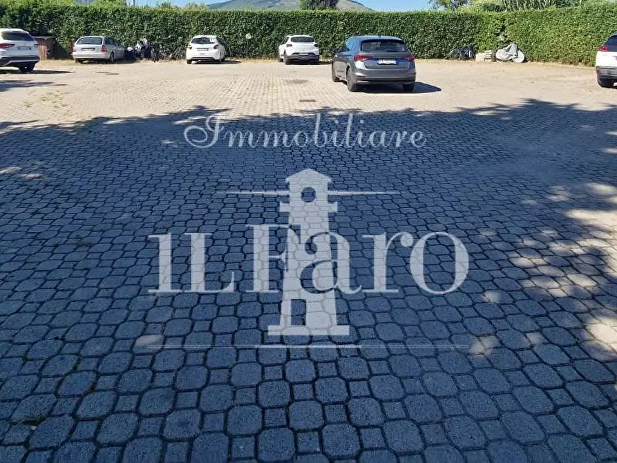 Immagine 37 di Appartamento in vendita  a Campi Bisenzio