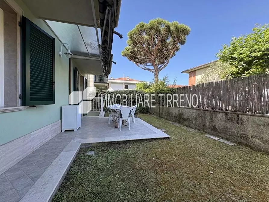 Immagine 4 di Appartamento in vendita  a Massa