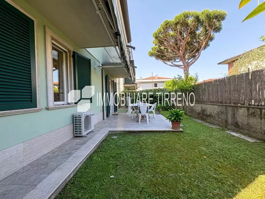 Immagine 3 di Appartamento in vendita  a Massa