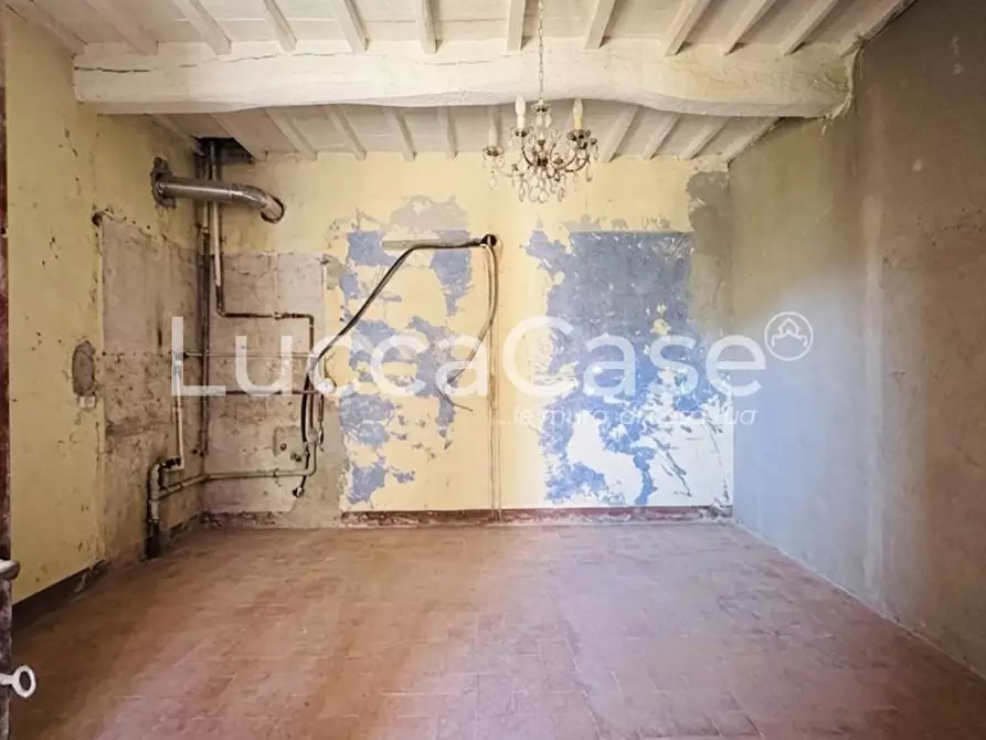 Immagine 4 di Casa colonica in vendita  a Capannori