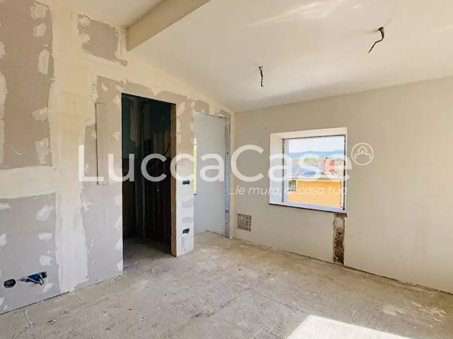 Immagine 5 di Casa colonica in vendita  a Capannori