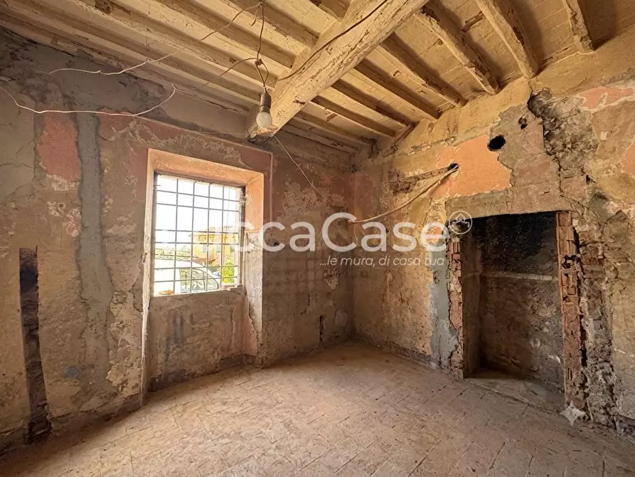 Immagine 1 di Casa colonica in vendita  a Capannori