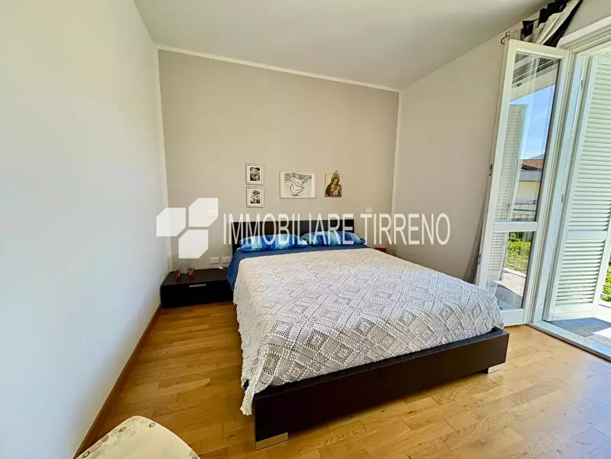Immagine 11 di Appartamento in vendita  a Massa