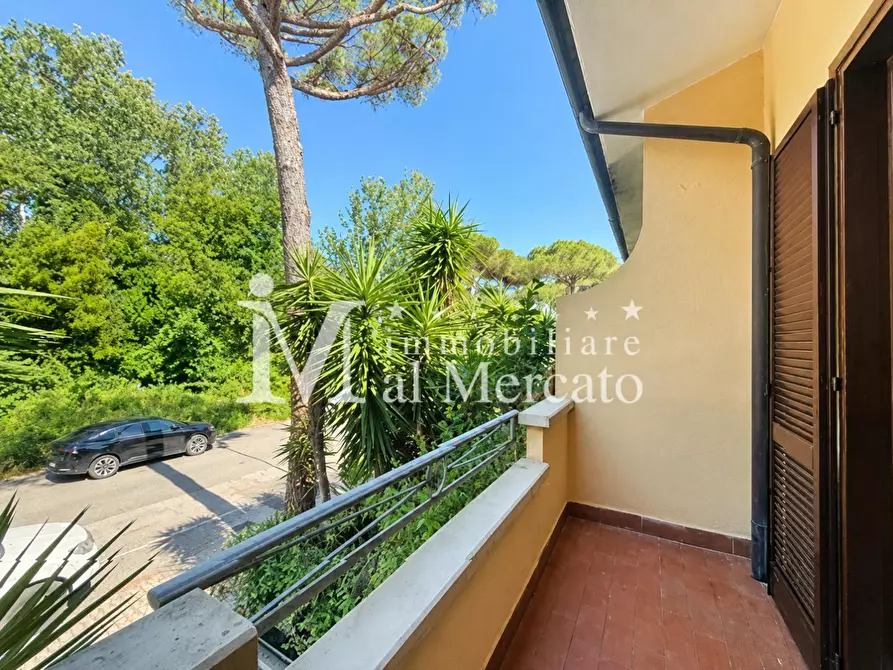 Immagine 46 di Villetta a schiera in vendita  a Viareggio