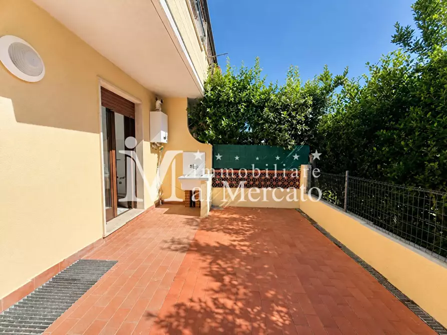 Immagine 19 di Villetta a schiera in vendita  a Viareggio