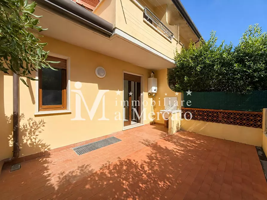 Immagine 15 di Villetta a schiera in vendita  a Viareggio