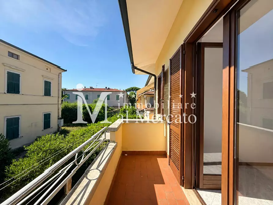 Immagine 30 di Villetta a schiera in vendita  a Viareggio