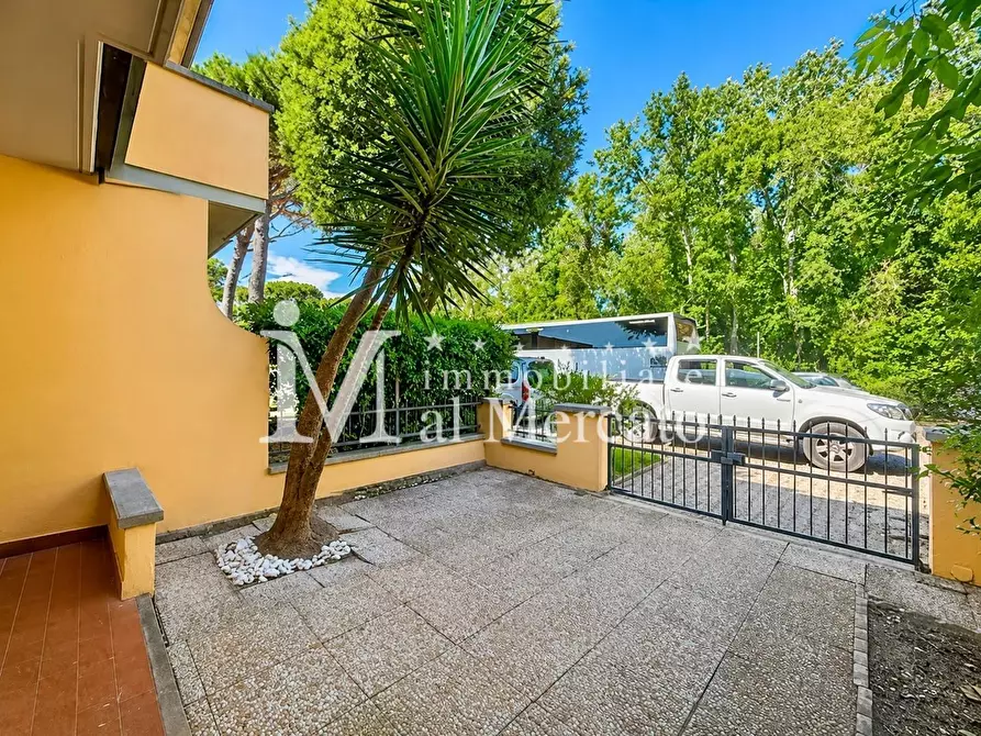 Immagine 7 di Villetta a schiera in vendita  a Viareggio
