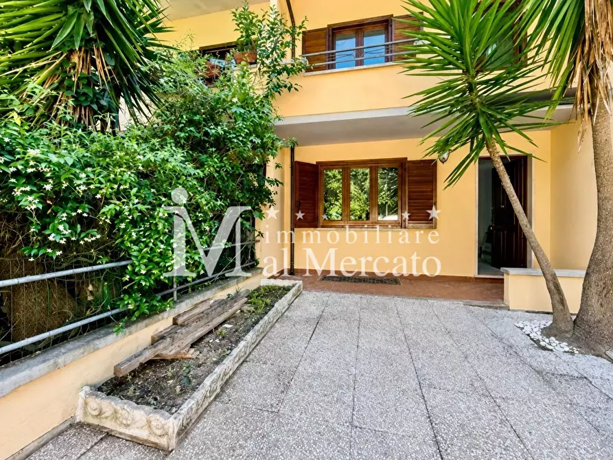 Immagine 5 di Villetta a schiera in vendita  a Viareggio