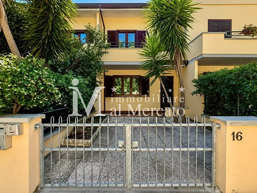 Immagine 6 di Villetta a schiera in vendita  a Viareggio