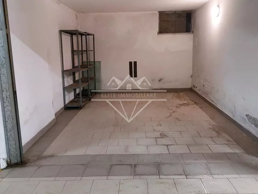 Immagine 2 di Garage in affitto  a Massa
