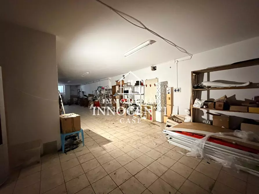 Immagine 5 di Garage in vendita  a Massa