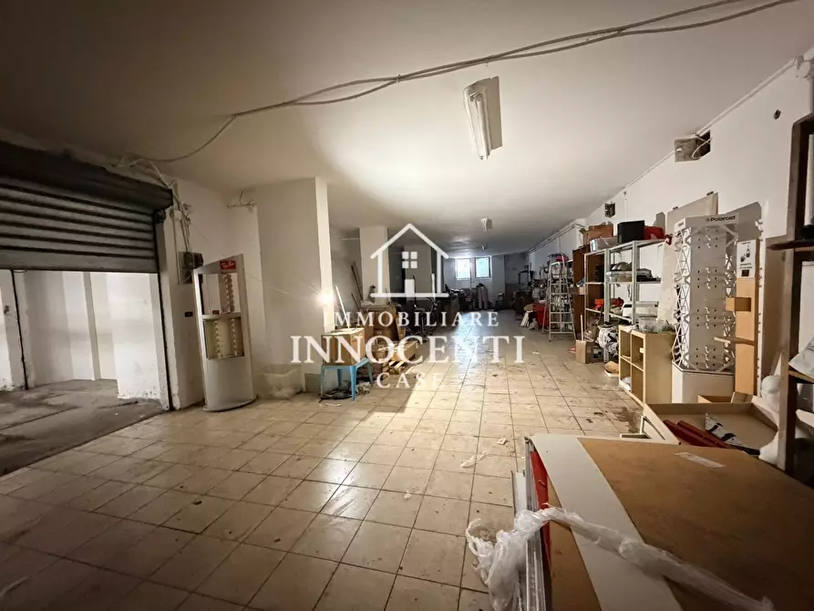 Immagine 1 di Garage in vendita  a Massa