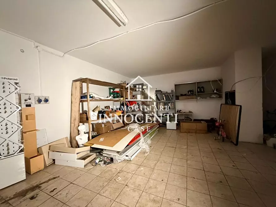Immagine 2 di Garage in vendita  a Massa
