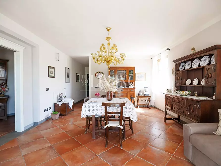 Immagine 9 di Villa in vendita  a Lucca
