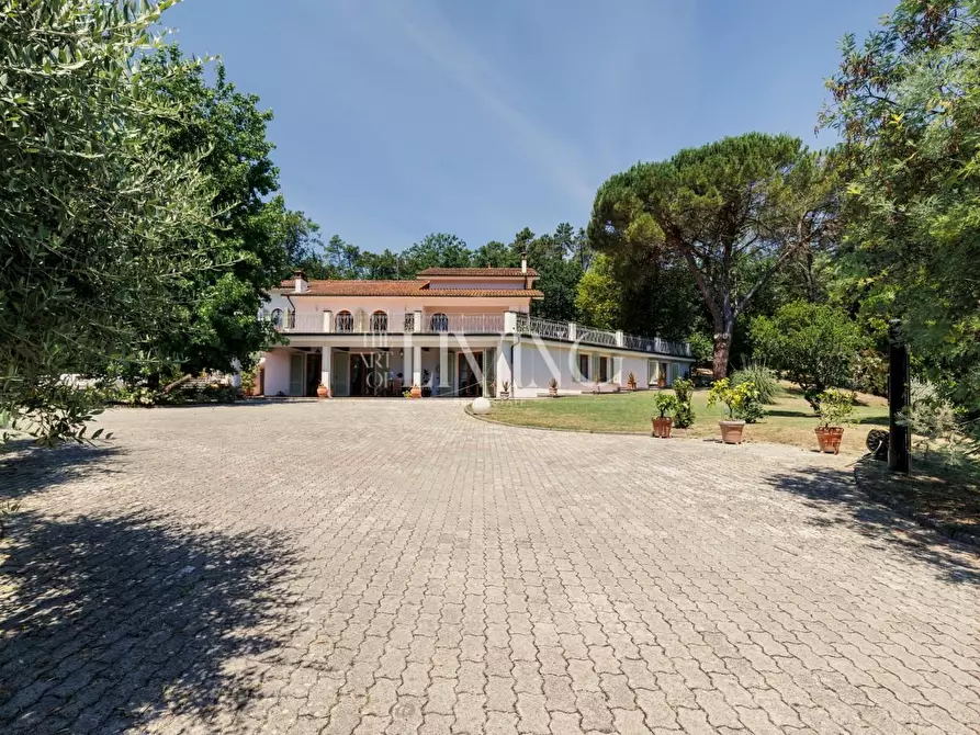Immagine 69 di Villa in vendita  a Lucca