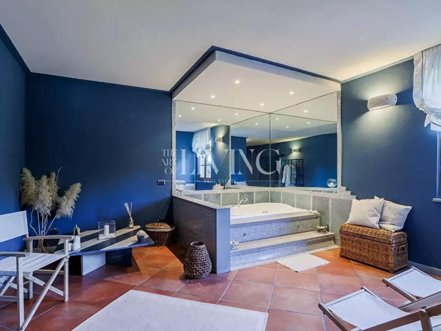 Immagine 19 di Villa in vendita  a Lucca