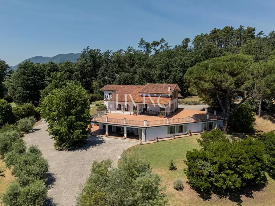 Immagine 73 di Villa in vendita  a Lucca