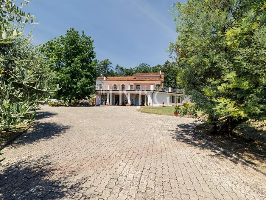 Immagine 68 di Villa in vendita  a Lucca