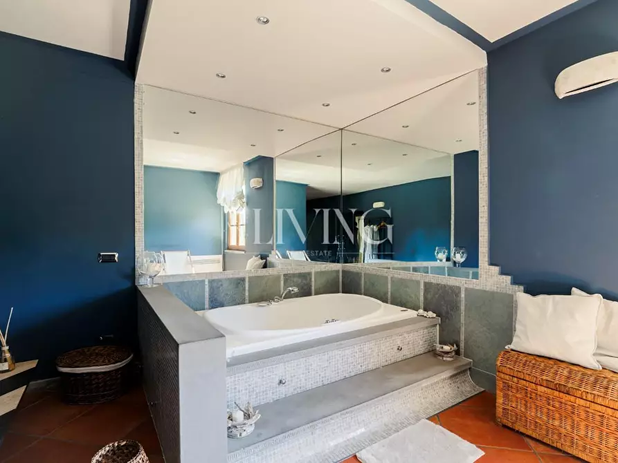 Immagine 23 di Villa in vendita  a Lucca