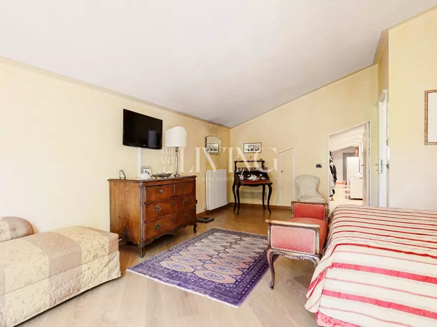Immagine 51 di Villa in vendita  a Lucca