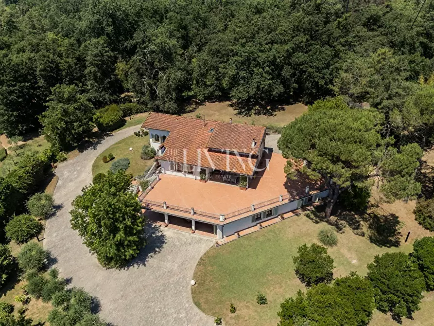 Immagine 74 di Villa in vendita  a Lucca