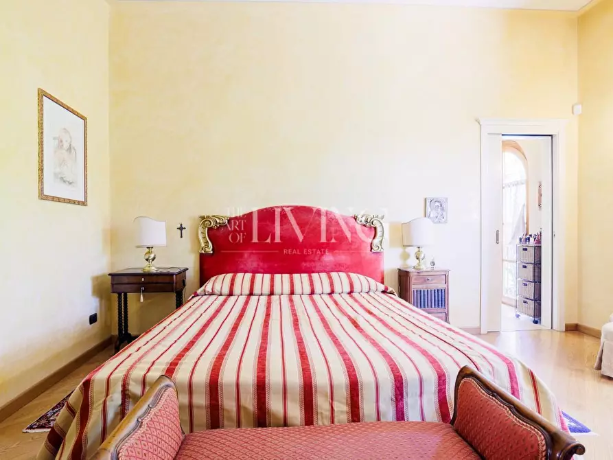 Immagine 52 di Villa in vendita  a Lucca