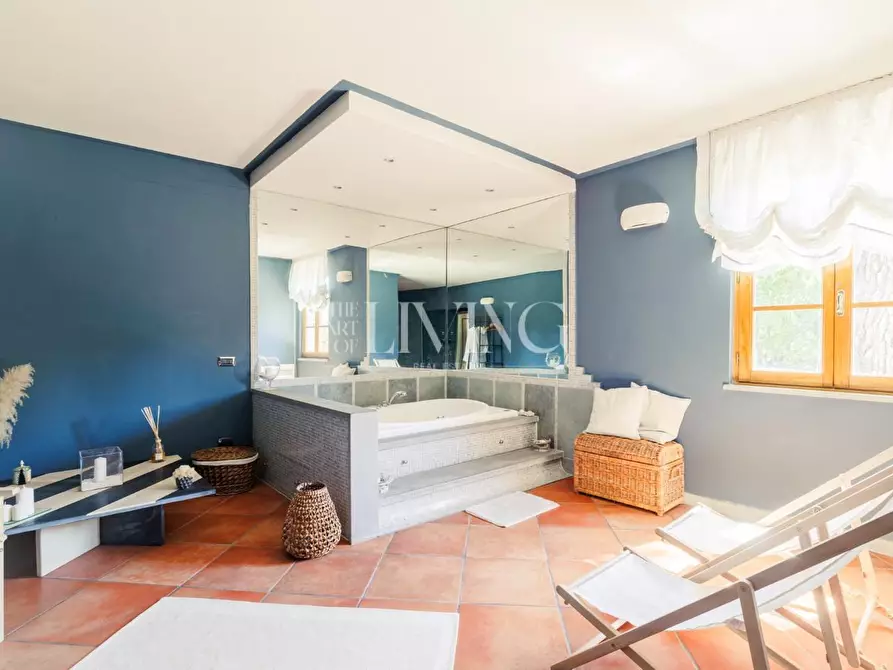 Immagine 21 di Villa in vendita  a Lucca