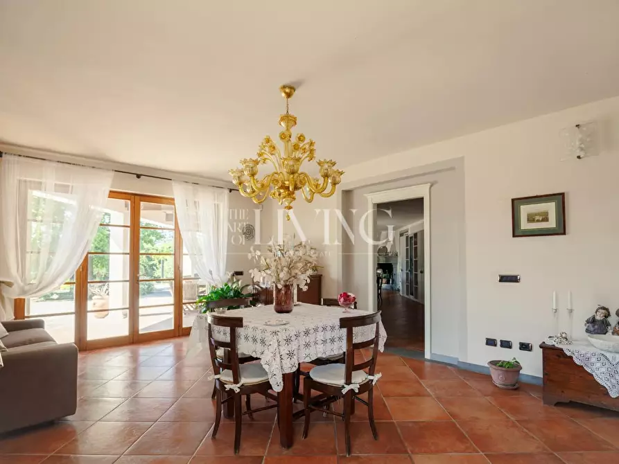 Immagine 17 di Villa in vendita  a Lucca