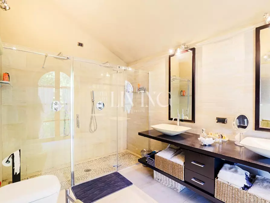 Immagine 53 di Villa in vendita  a Lucca