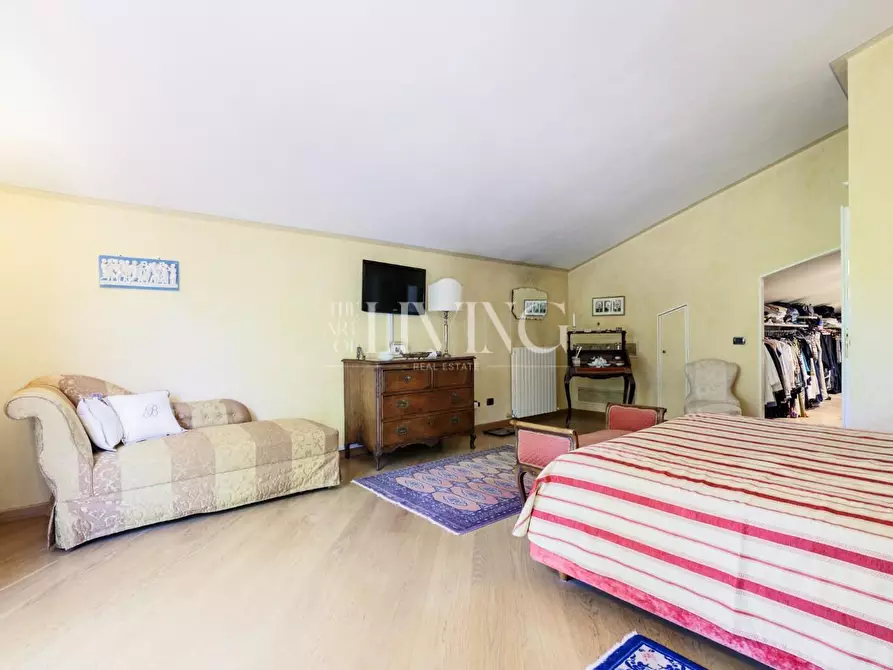 Immagine 50 di Villa in vendita  a Lucca